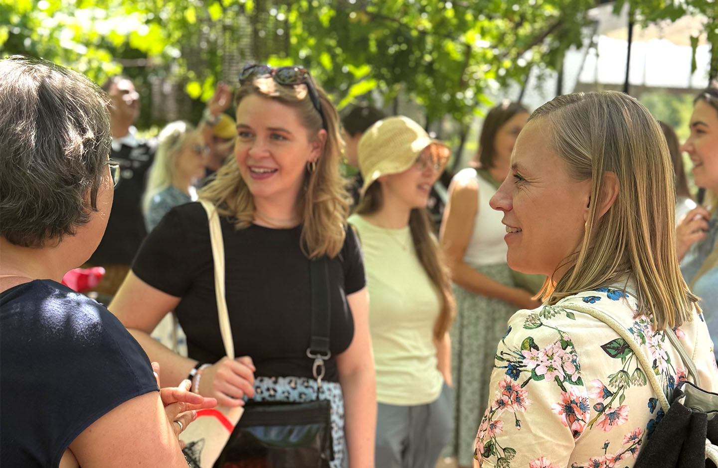 areal mitarbeiter bei sommerfest